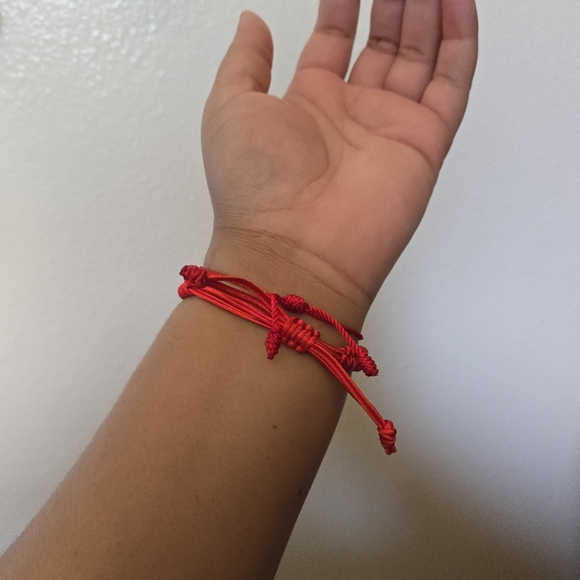 🍒🍒 Red Lucky Bracelet Set - Picture 8 of 10